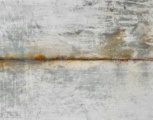 Visuel de l'exposition "Lignes" représentant une ligne couleur rouille sur un fond évoquant la couleur du marbre.